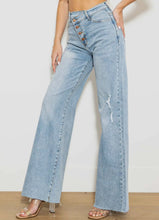 Load image into Gallery viewer, Coco Wide Jeans Light Wash