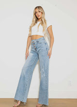 Load image into Gallery viewer, Coco Wide Jeans Light Wash