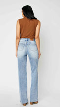 Load image into Gallery viewer, Jenny Front Yoke Light Wash Denim Jeans