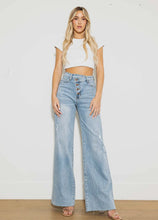 Load image into Gallery viewer, Coco Wide Jeans Light Wash