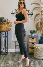 Load image into Gallery viewer, Leopard Chintz Active Leggings