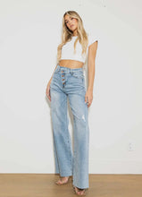 Load image into Gallery viewer, Coco Wide Jeans Light Wash