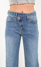 Load image into Gallery viewer, *Restock* Dual Accent Crossover Cuff Detailing Denim Jeans