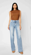 Load image into Gallery viewer, Jenny Front Yoke Light Wash Denim Jeans