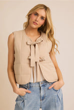 Load image into Gallery viewer, Round Neck Front Tie Puffle Vest