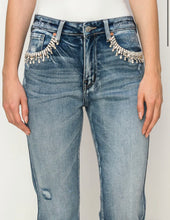 Load image into Gallery viewer, Pocket Rhinestone Crop Denim Jeans